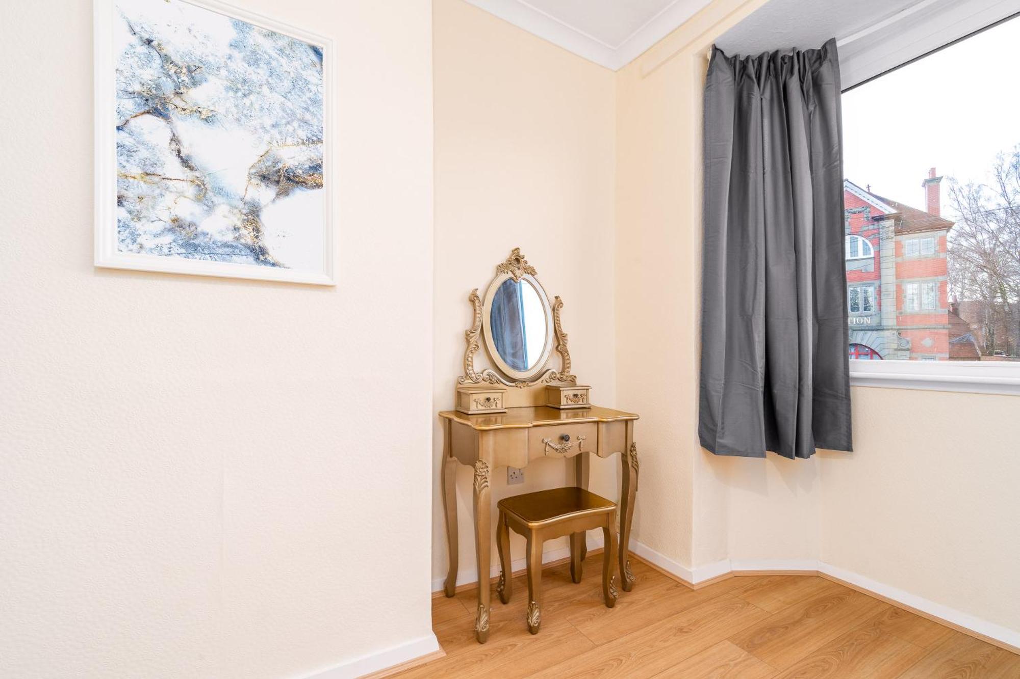 Luxury 3 Bedroom House - Harborne - Parking - Garden - Wifi & Netflix 122G Birmingham Buitenkant foto