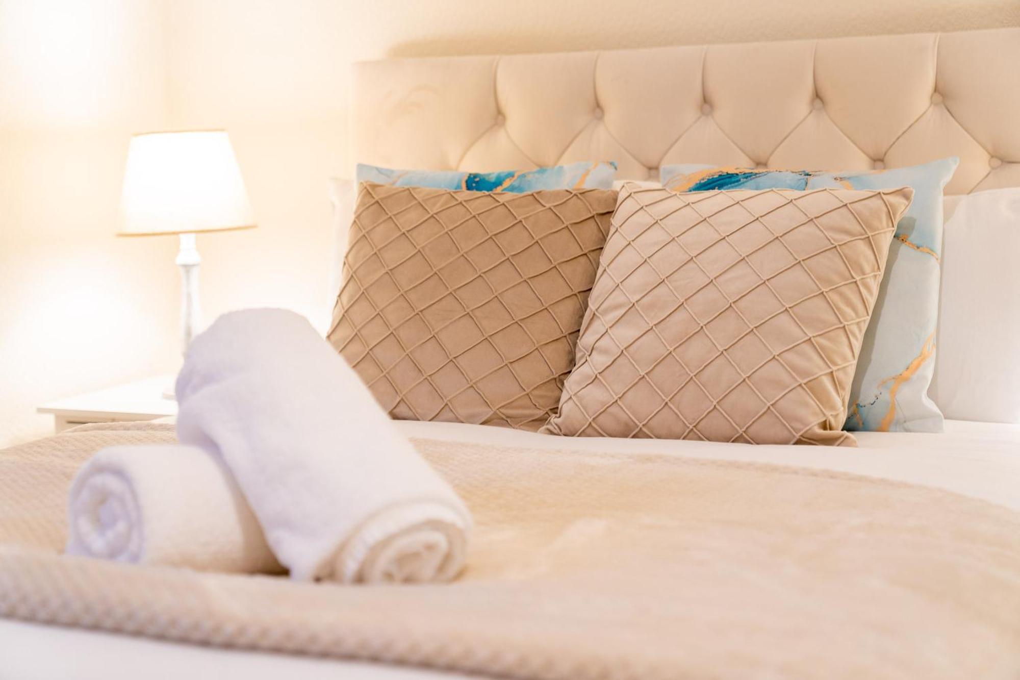 Luxury 3 Bedroom House - Harborne - Parking - Garden - Wifi & Netflix 122G Birmingham Buitenkant foto