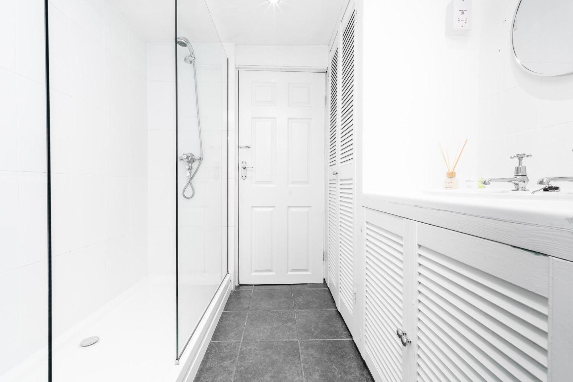 Luxury 3 Bedroom House - Harborne - Parking - Garden - Wifi & Netflix 122G Birmingham Buitenkant foto