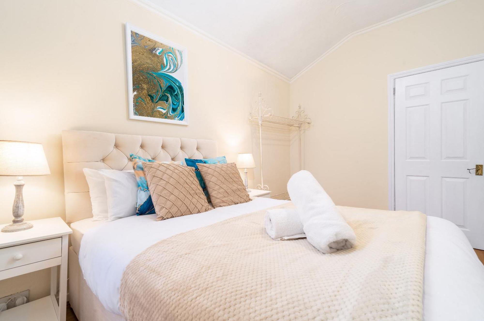 Luxury 3 Bedroom House - Harborne - Parking - Garden - Wifi & Netflix 122G Birmingham Buitenkant foto